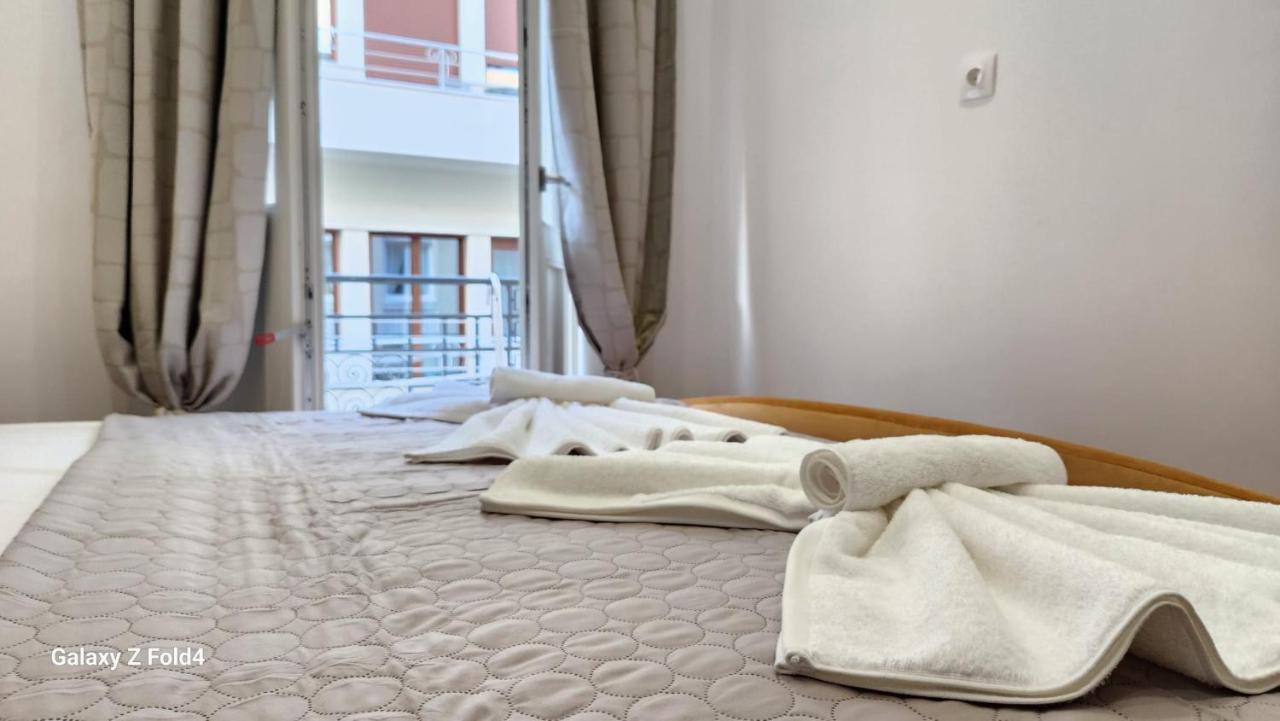 De Lenco 4 * Athens