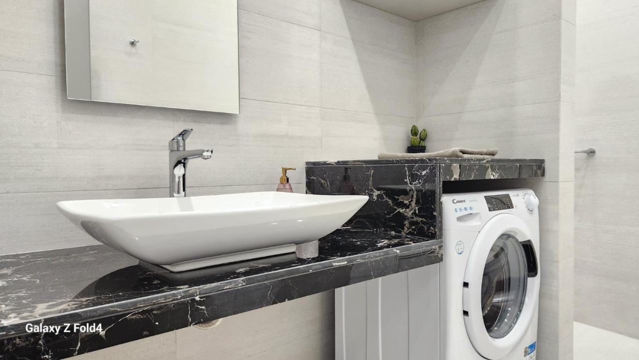 De Lenco 4 Apartment Athens